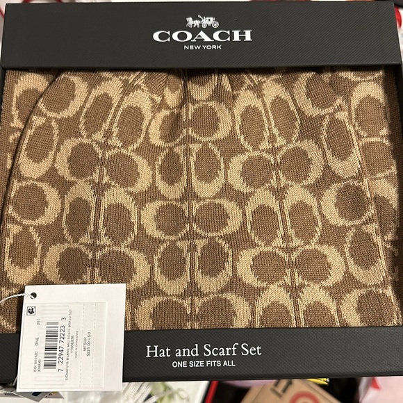 NIB New Coach Logo Hat and Scarf Gift Box Set $225 MSRP - Picture 1 of 6